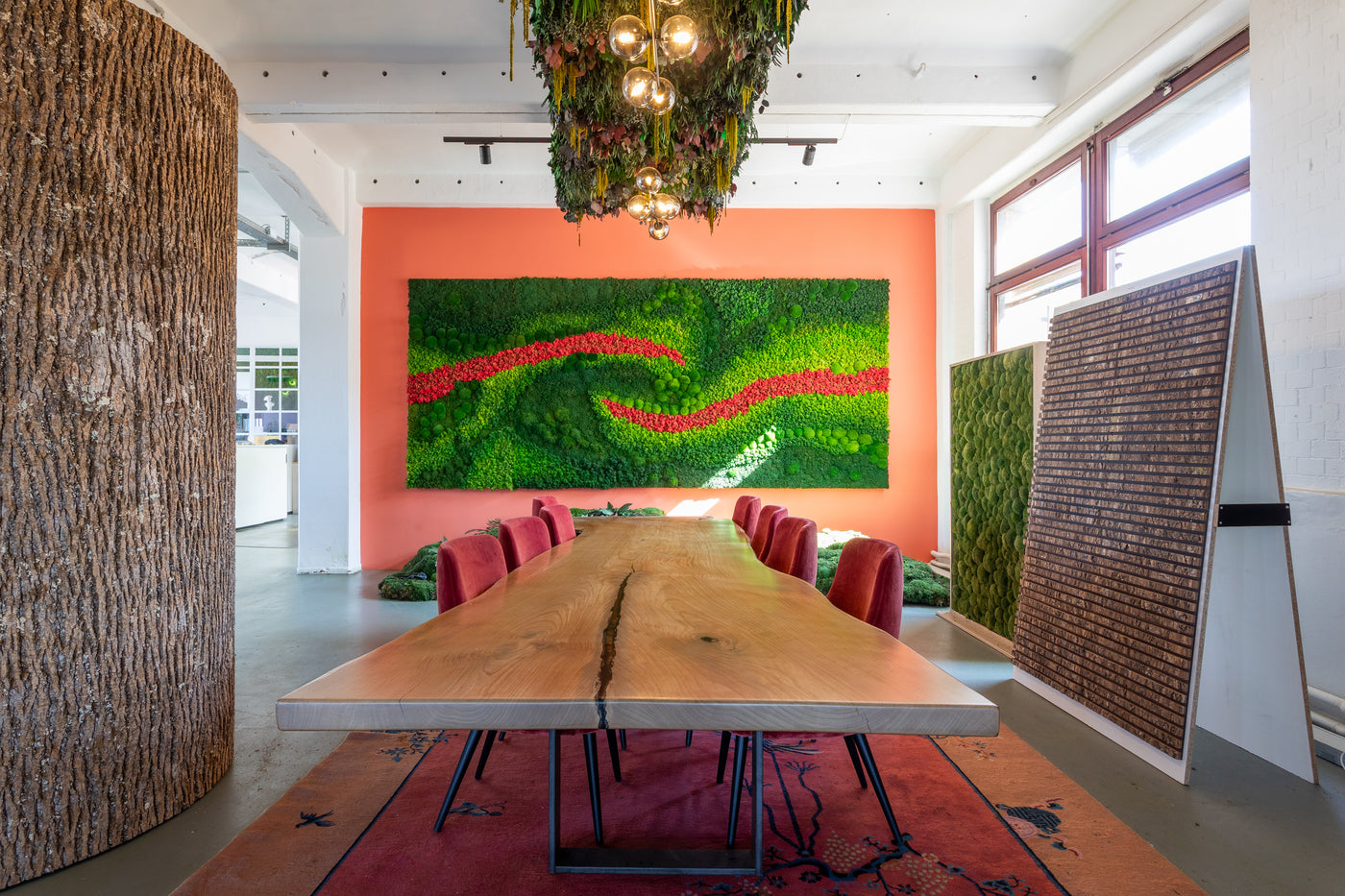 Echtholztisch Mahagoni + 8 samtbezogene Stühle JOKA