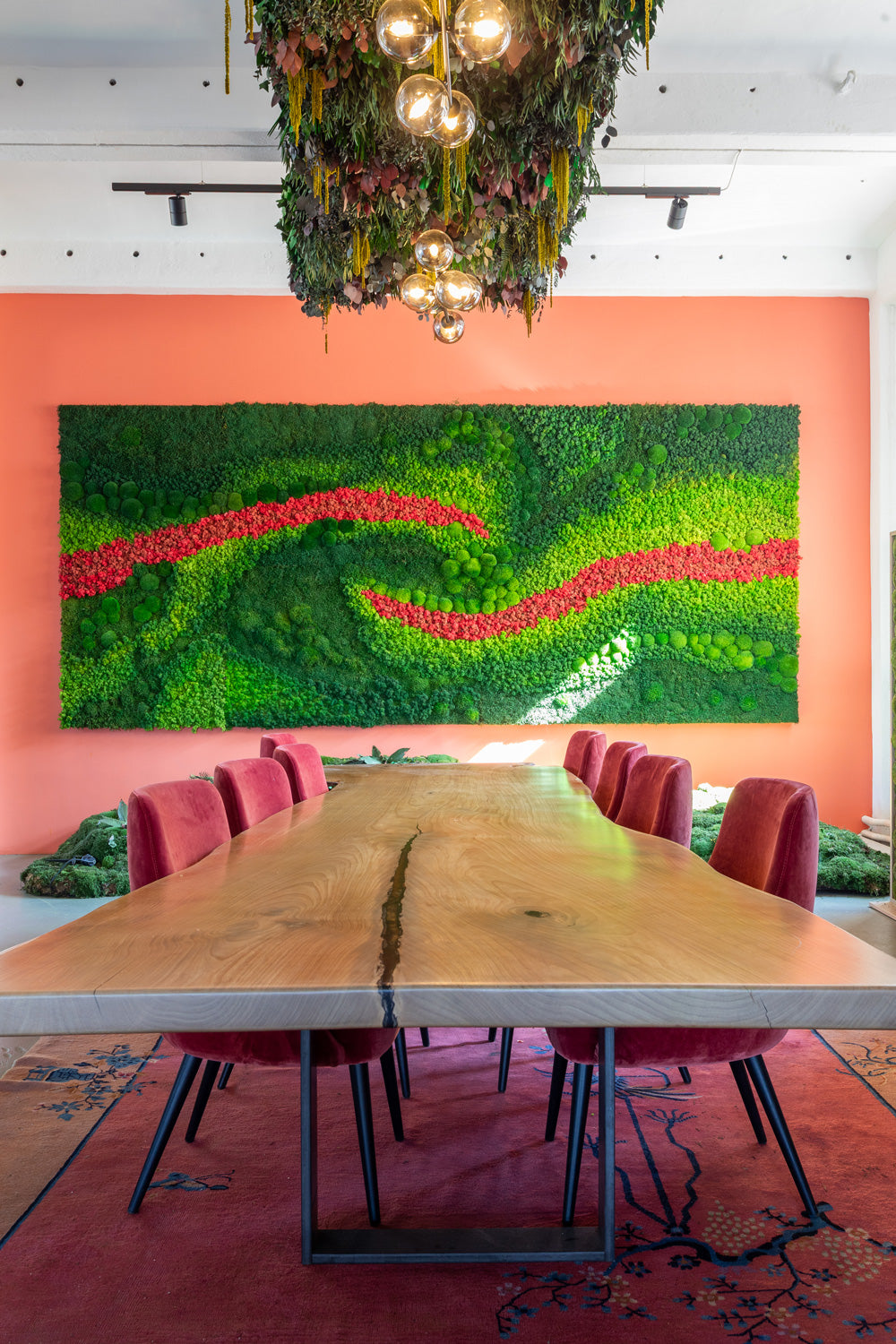 Echtholztisch Mahagoni + 8 samtbezogene Stühle JOKA